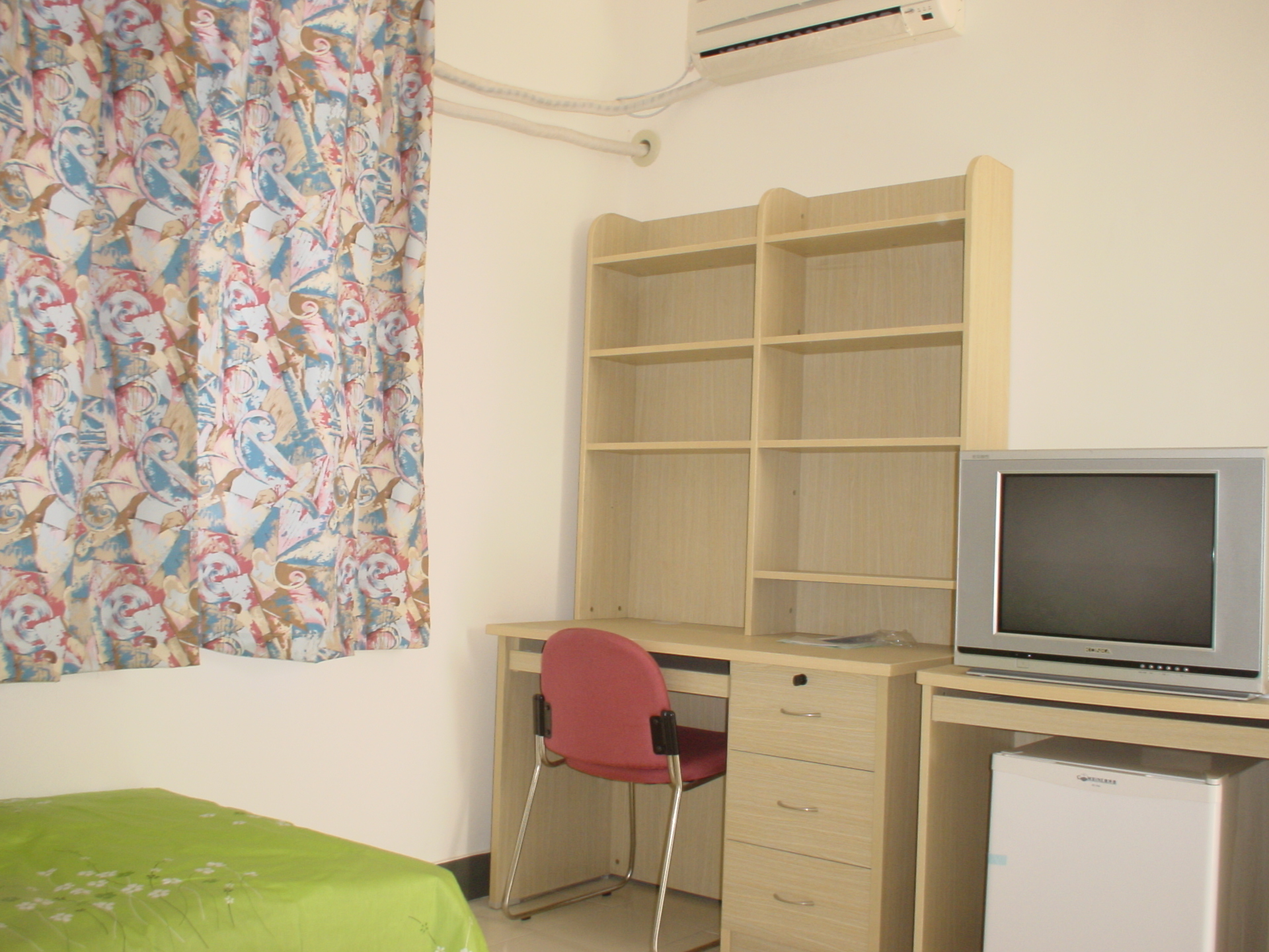 room in international student apartment
